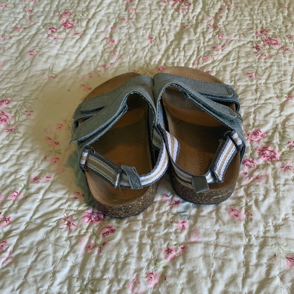 5/$25 Kids OshKosh Sandals - Picture 4 of 8